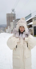 冰天雪地里的动人女孩，匀称童颜女生徐微微气质户外敬业写真图片