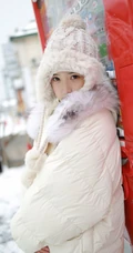 冰天雪地里的动人女孩，匀称童颜女生徐微微气质户外敬业写真图片