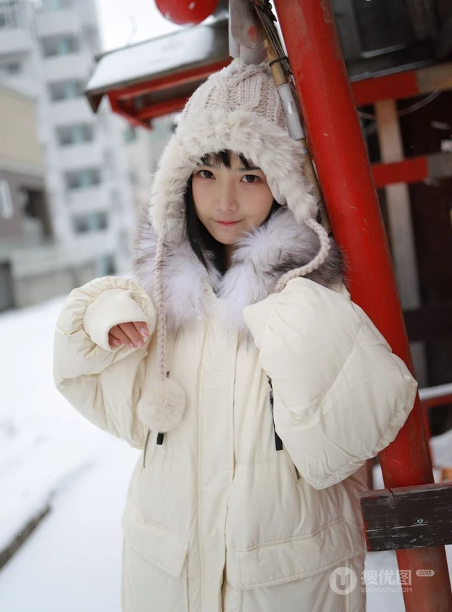 冰天雪地里的动人女孩，匀称童颜女生徐微微气质户外敬业写真图片
