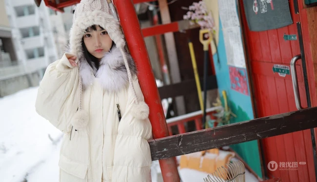 冰天雪地里的动人女孩，匀称童颜女生徐微微气质户外敬业写真图片