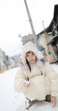 冰天雪地里的动人女孩，匀称童颜女生徐微微气质户外敬业写真图片