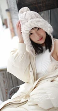 冰天雪地里的动人女孩，匀称童颜女生徐微微气质户外敬业写真图片