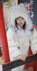 冰天雪地里的动人女孩，匀称童颜女生徐微微气质户外敬业写真图片