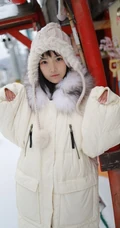 冰天雪地里的动人女孩，匀称童颜女生徐微微气质户外敬业写真图片
