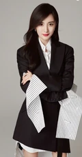 杨幂甜美写真，杨幂秀发披肩笑容动人魅力写真图片