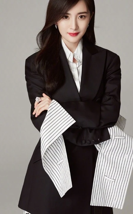 杨幂甜美写真，杨幂秀发披肩笑容动人魅力写真图片