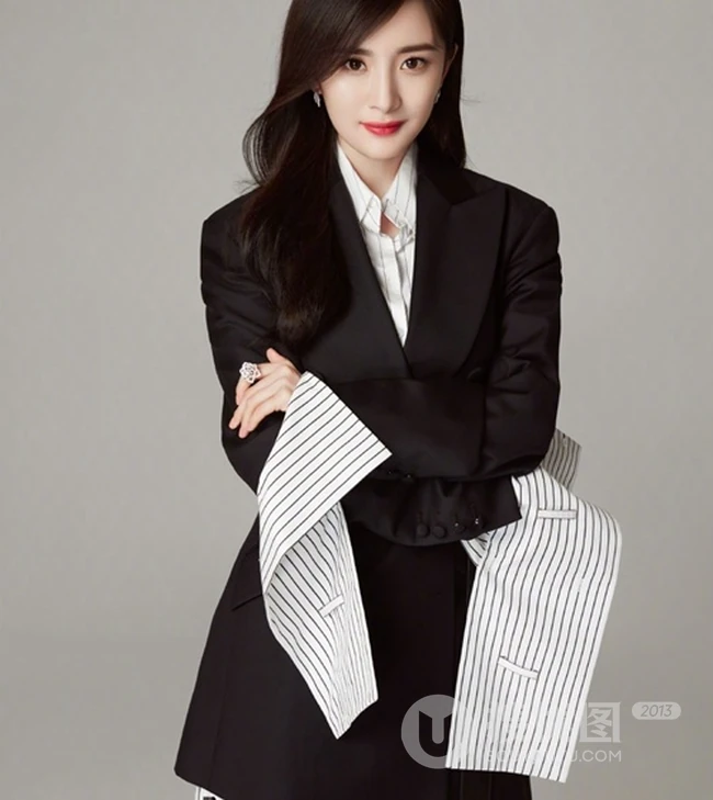 杨幂甜美写真，杨幂秀发披肩笑容动人魅力写真图片