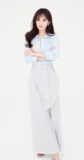 杨幂甜美写真，杨幂秀发披肩笑容动人魅力写真图片