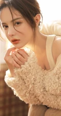 肩带连衣短裙女生黄伊羚暖色系服饰气质室内写真图片