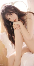 长发气质美丽女孩白色礼裙短裤纤细线条线条感动人室内写真图片