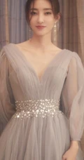 王丽坤灰色V领轻纱礼服长裙婉约柔美写真图片