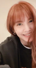 杨丞琳大头照，台湾女生杨丞琳微博晒日常自拍搞怪照片