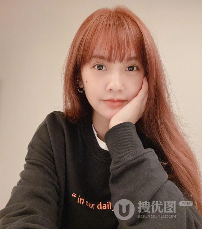 杨丞琳大头照，台湾女生杨丞琳微博晒日常自拍搞怪照片