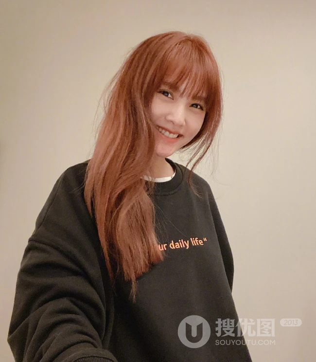 杨丞琳大头照，台湾女生杨丞琳微博晒日常自拍搞怪照片