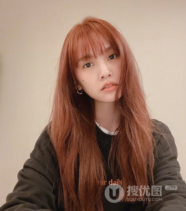杨丞琳大头照，台湾女生杨丞琳微博晒日常自拍搞怪照片
