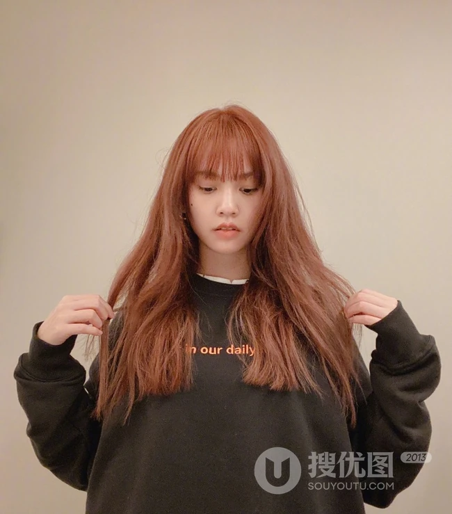 杨丞琳大头照，台湾女生杨丞琳微博晒日常自拍搞怪照片