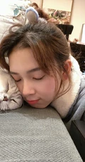 陈瑶日常生活照，演员陈瑶微博晒私服逗猫可爱生活照