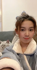 陈瑶日常生活照，演员陈瑶微博晒私服逗猫可爱生活照