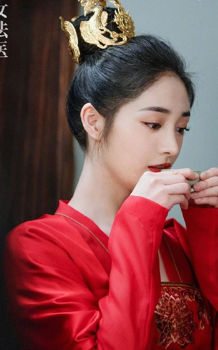 周洁琼古装红衣剧照，周洁琼《大唐女法医》惊艳红装剧照图片