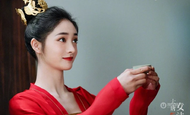 周洁琼古装红衣剧照，周洁琼《大唐女法医》惊艳红装剧照图片