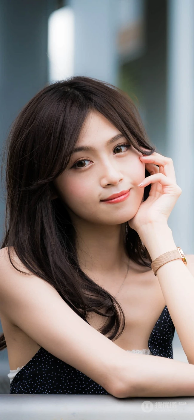 长发性感大胸美女手机壁纸推荐