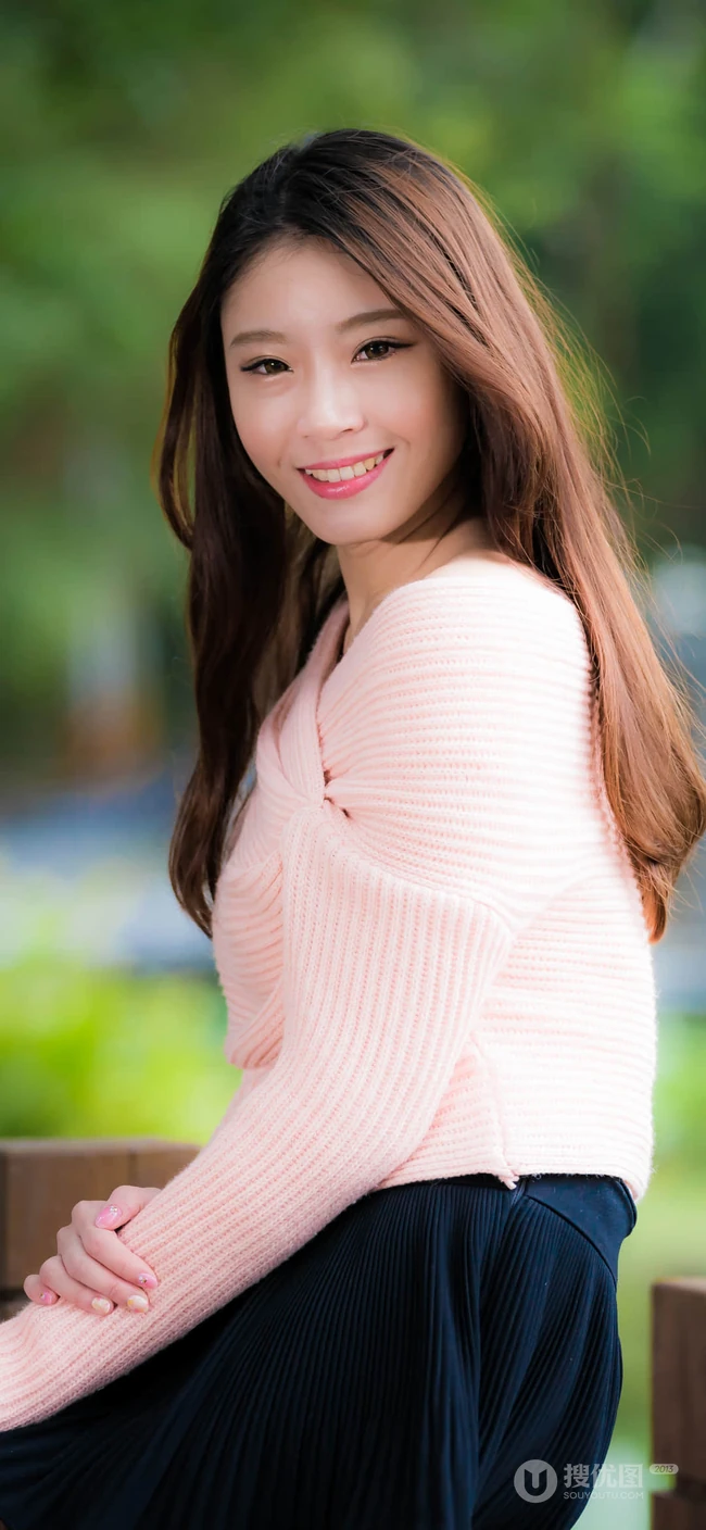 长发性感大胸美女手机壁纸推荐