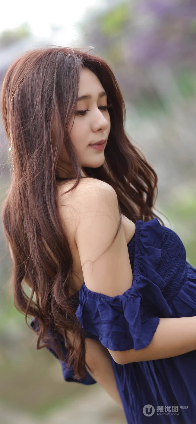长发性感大胸美女手机壁纸推荐