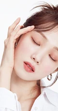李圣经微博晒可爱半身大头照，丸子造型又美又萌