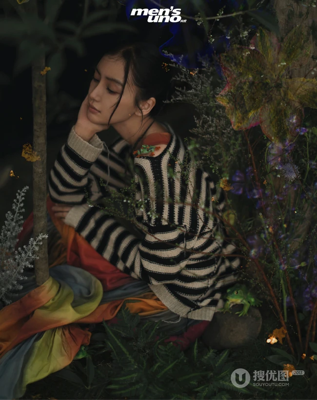 angelababy梦幻花园个性写真，化身丛林绿枝中捕捉生命的花匠