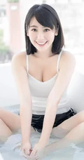 日系女生肩带背心运动短裤热裤浴室清透气质写真图片