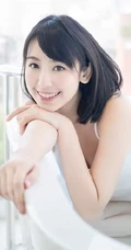 日系女生肩带背心运动短裤热裤浴室清透气质写真图片