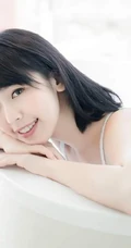 日系女生肩带背心运动短裤热裤浴室清透气质写真图片