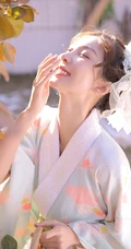 清纯古装少女阳光小木屋清新写真，阳光明媚早踏春