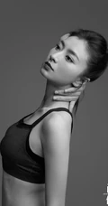 斓曦气质写真，女演员斓曦紧身运动服系列黑白写真图片