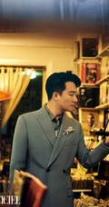 黄轩暖调色彩魅力写真，演员黄轩流连怀旧唱片店复古文艺杂志图片