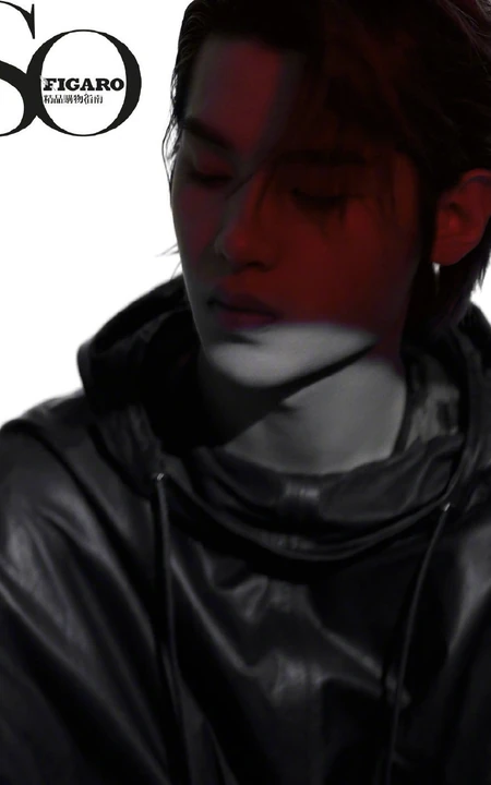 黄明昊《精品购物指南》新版杂志封面写真图片