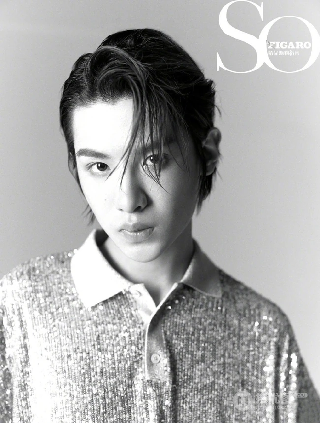 黄明昊《精品购物指南》新版杂志封面写真图片