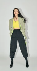 杨幂穿搭指南酷美写真图片，尽显青春时尚百变魅力