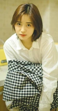 沈月暖色调居家唯美写真，着白衣衬衫自然纯真很随性