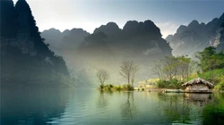 湖中山水景色，如中国画般的湖中山水景色桌面壁纸图片
