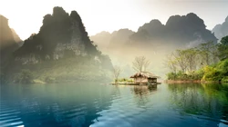 湖中山水景色，如中国画般的湖中山水景色桌面壁纸图片