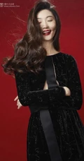 陈碧舸微卷长发柔美动人棚拍写真图片