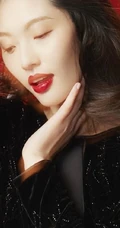 陈碧舸微卷长发柔美动人棚拍写真图片