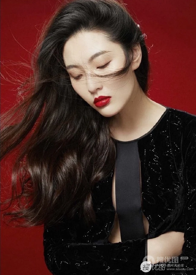 陈碧舸微卷长发柔美动人棚拍写真图片