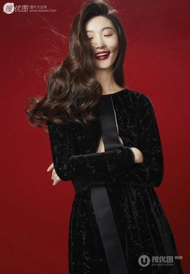 陈碧舸微卷长发柔美动人棚拍写真图片