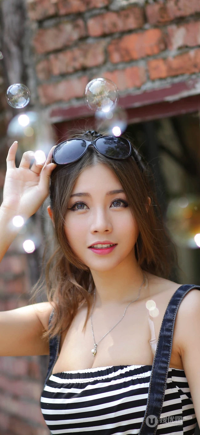 邻家小姐姐型清纯美女高清手机壁纸套图