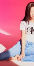 韩国气质女生Jennie紧身牛仔裤系列杂志写真图集