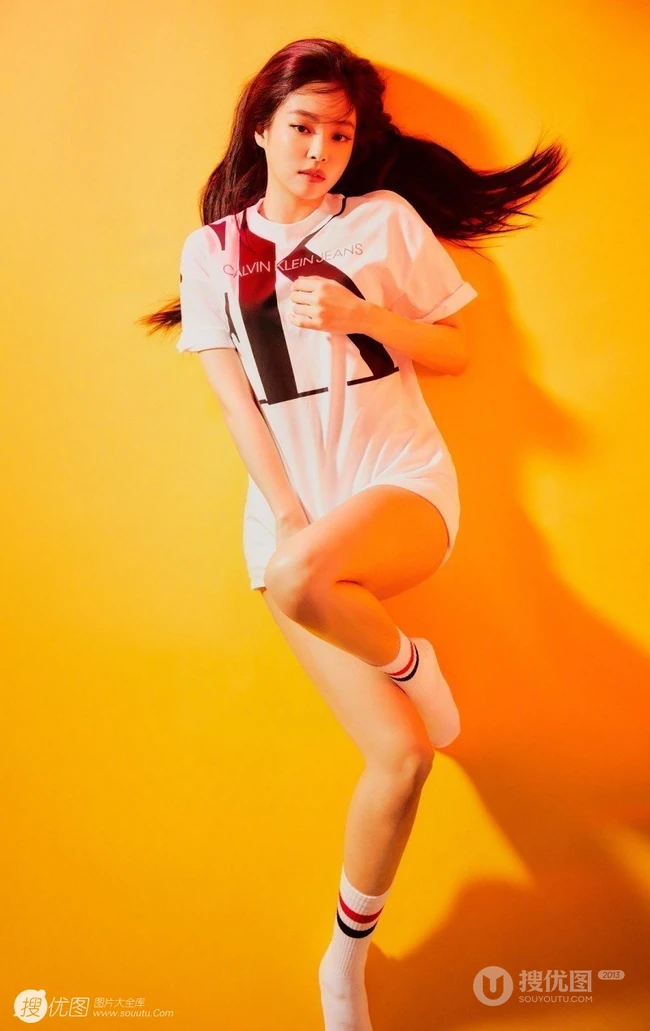 韩国气质女生Jennie紧身牛仔裤系列杂志写真图集