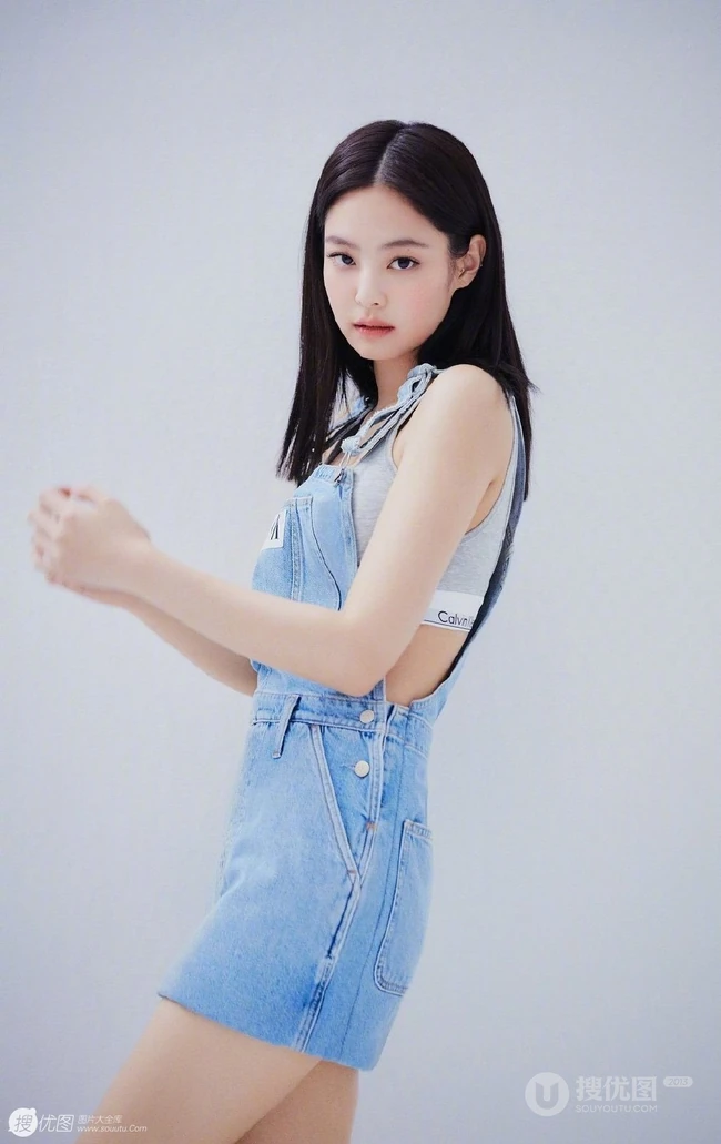 韩国气质女生Jennie紧身牛仔裤系列杂志写真图集
