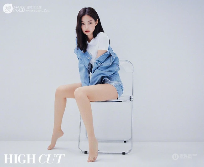 韩国气质女生Jennie紧身牛仔裤系列杂志写真图集